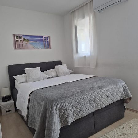Room Near The Center Split Dış mekan fotoğraf