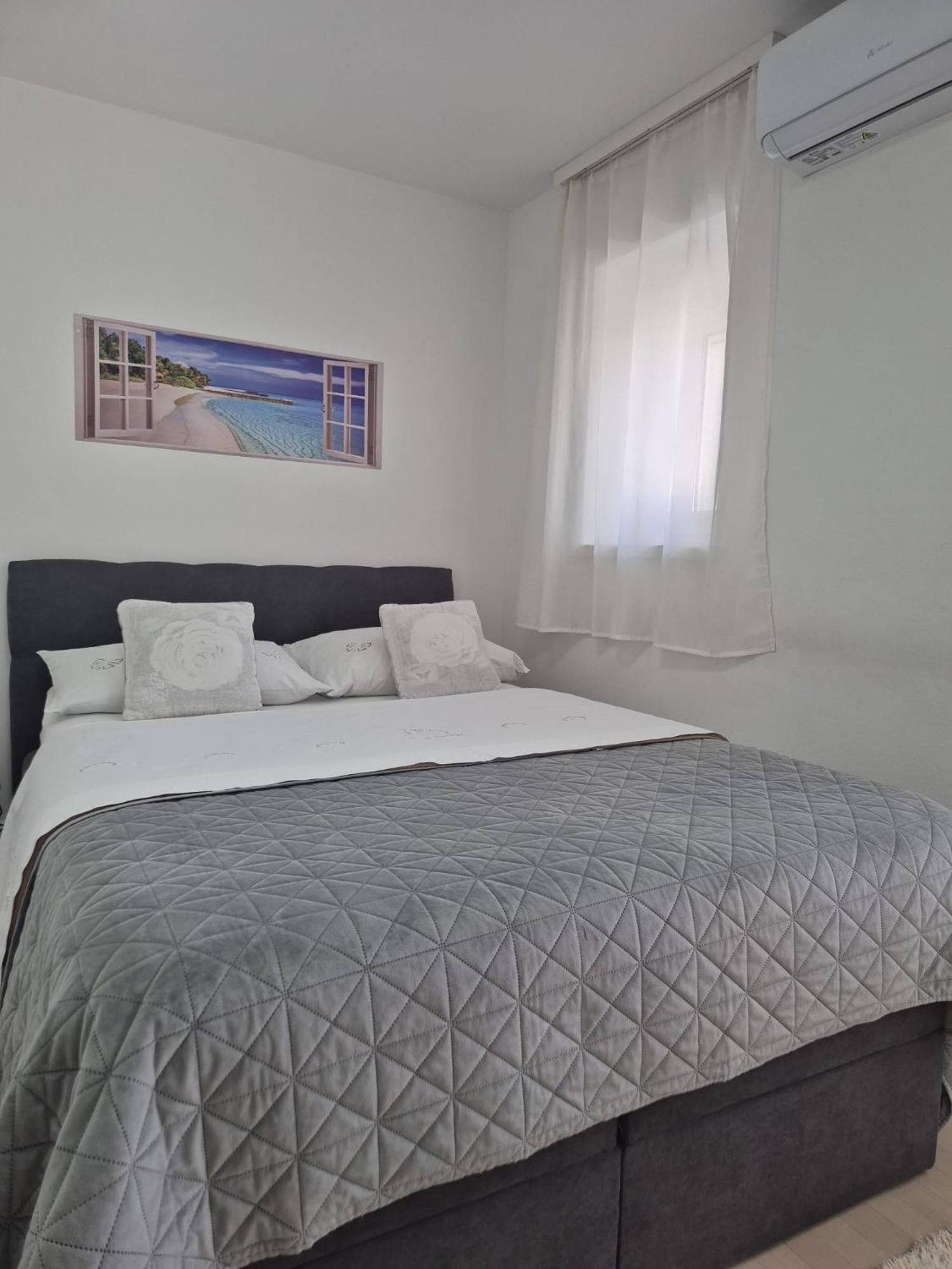 Room Near The Center Split Dış mekan fotoğraf