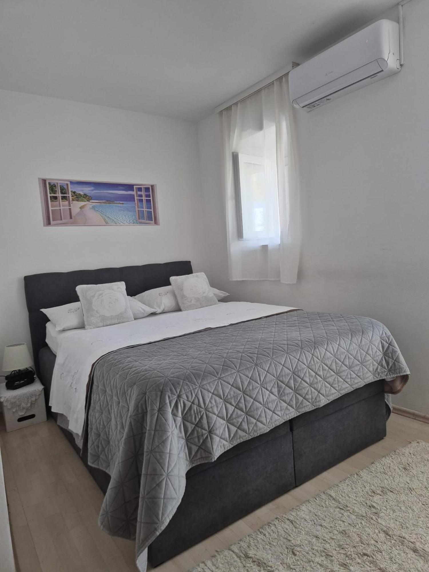 Room Near The Center Split Dış mekan fotoğraf