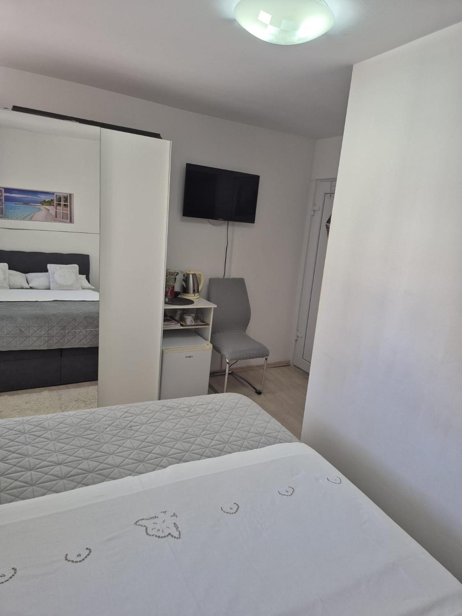 Room Near The Center Split Dış mekan fotoğraf